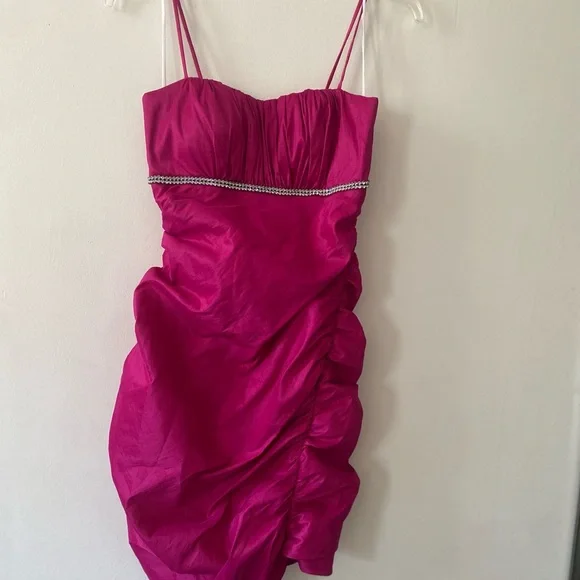 EUREKA Strapless Fuchsia Ruched Cocktail Dress - Picture 1 of 6
